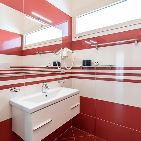 Blu Marine מלון דירות 4*